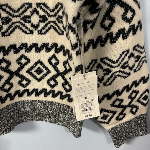 A new day cheers cream and black  with silver threads pull over sweater - Picture 3 of 6